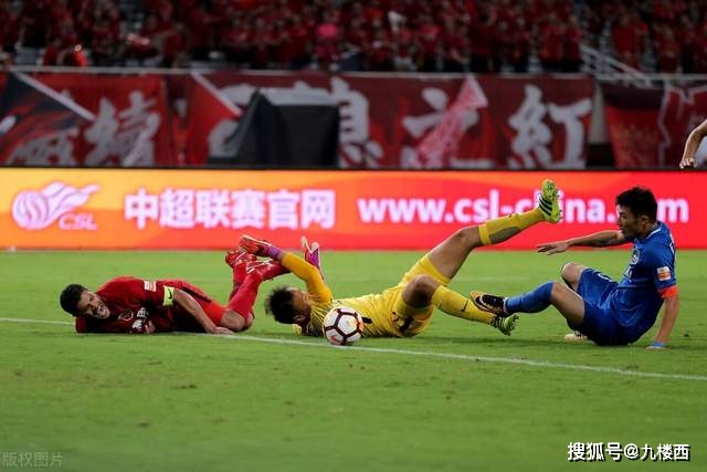 顶楼新房漏水成灾，维权五年无果业主苦不堪言